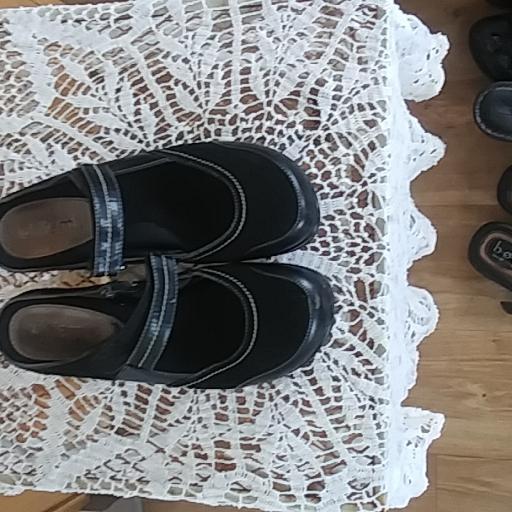 Black heels/wedge pumps from White Mt.
